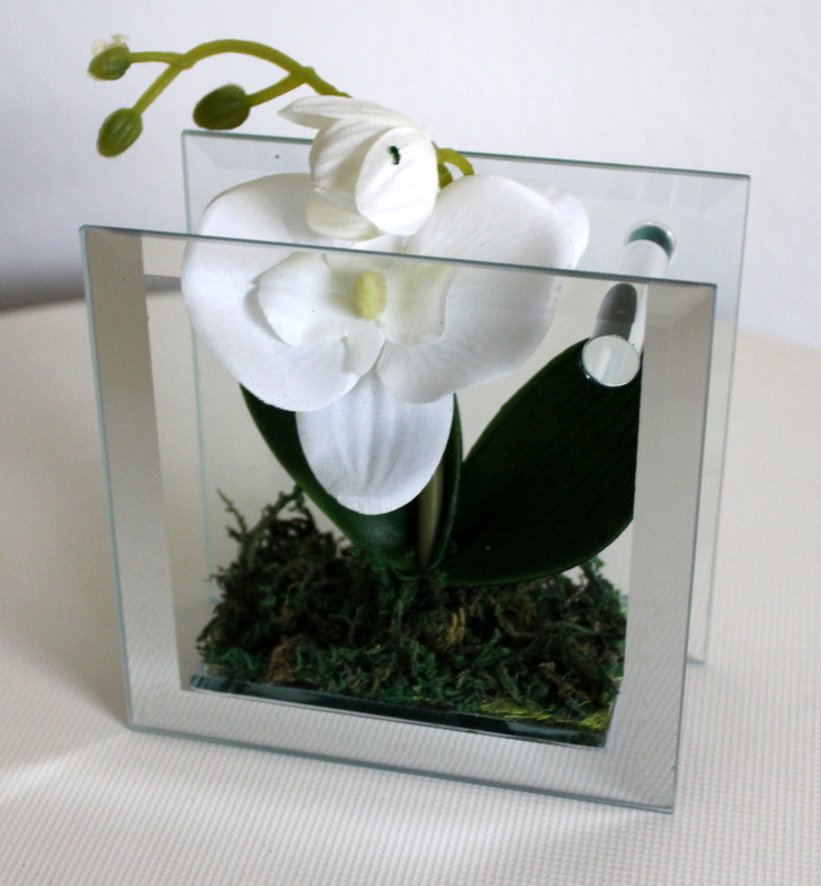Vase viereckig mit künstl. Orchidee